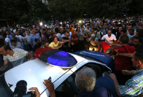 Situation tense near Yerevan police headquarters, 4 policemen injured - LIVE, UPDATING, PHOTOS